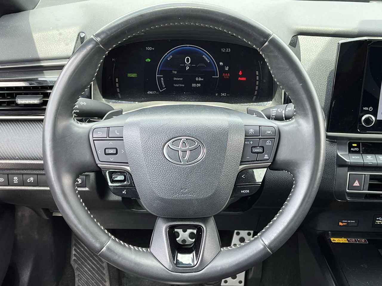 Used 2025 Toyota Camry SE FWD image 11