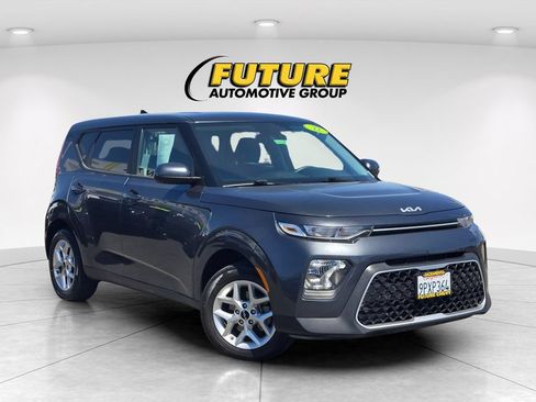 Used 2022 Kia Soul LX w/ Technology Package FWD image 1