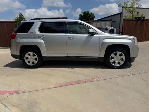 Used 2013 GMC Terrain SLE image 2