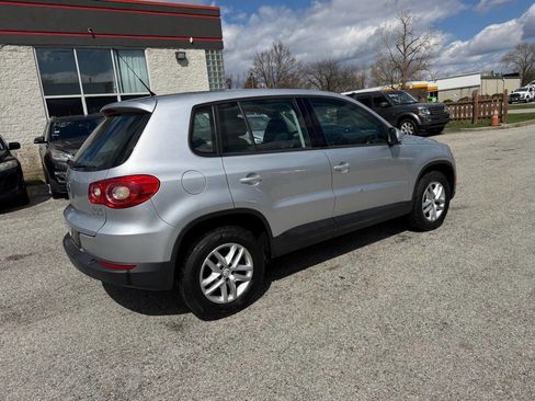 Used 2011 Volkswagen Tiguan SE image 13