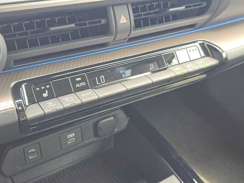 Certified 2026 Toyota Prius XLE FWD image 31