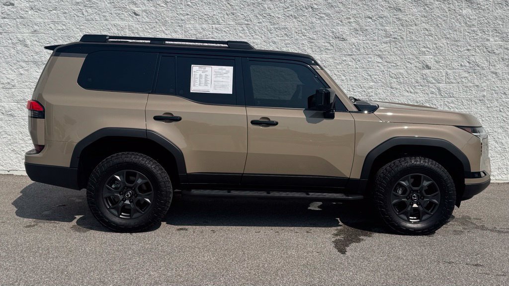 Used 2026 Lexus GX 550 AWD/4WD image 2