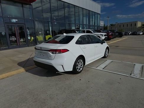 Used 2025 Toyota Corolla LE FWD image 4