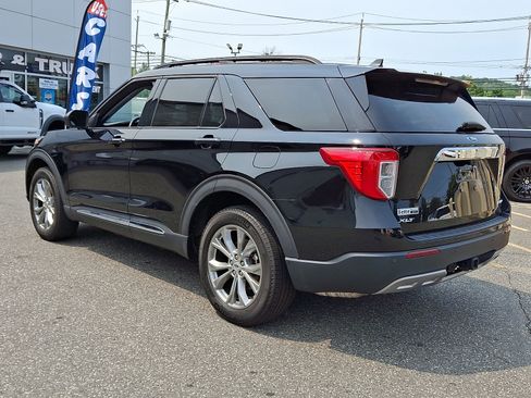 Used 2023 Ford Explorer XLT w/ Equipment Group 202A AWD/4WD image 6