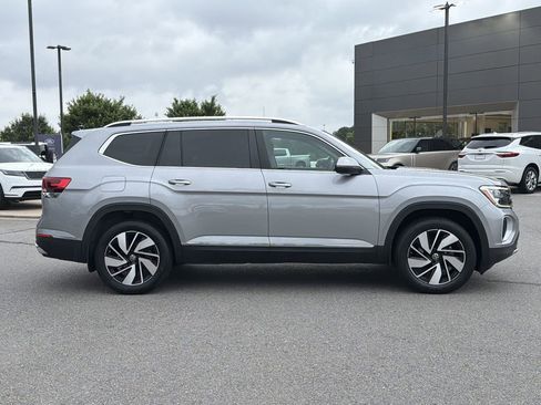 Used 2024 Volkswagen Atlas SEL AWD/4WD image 6