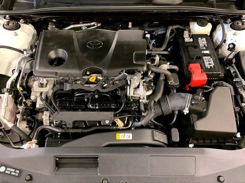 Used 2018 Toyota Camry XLE image 30
