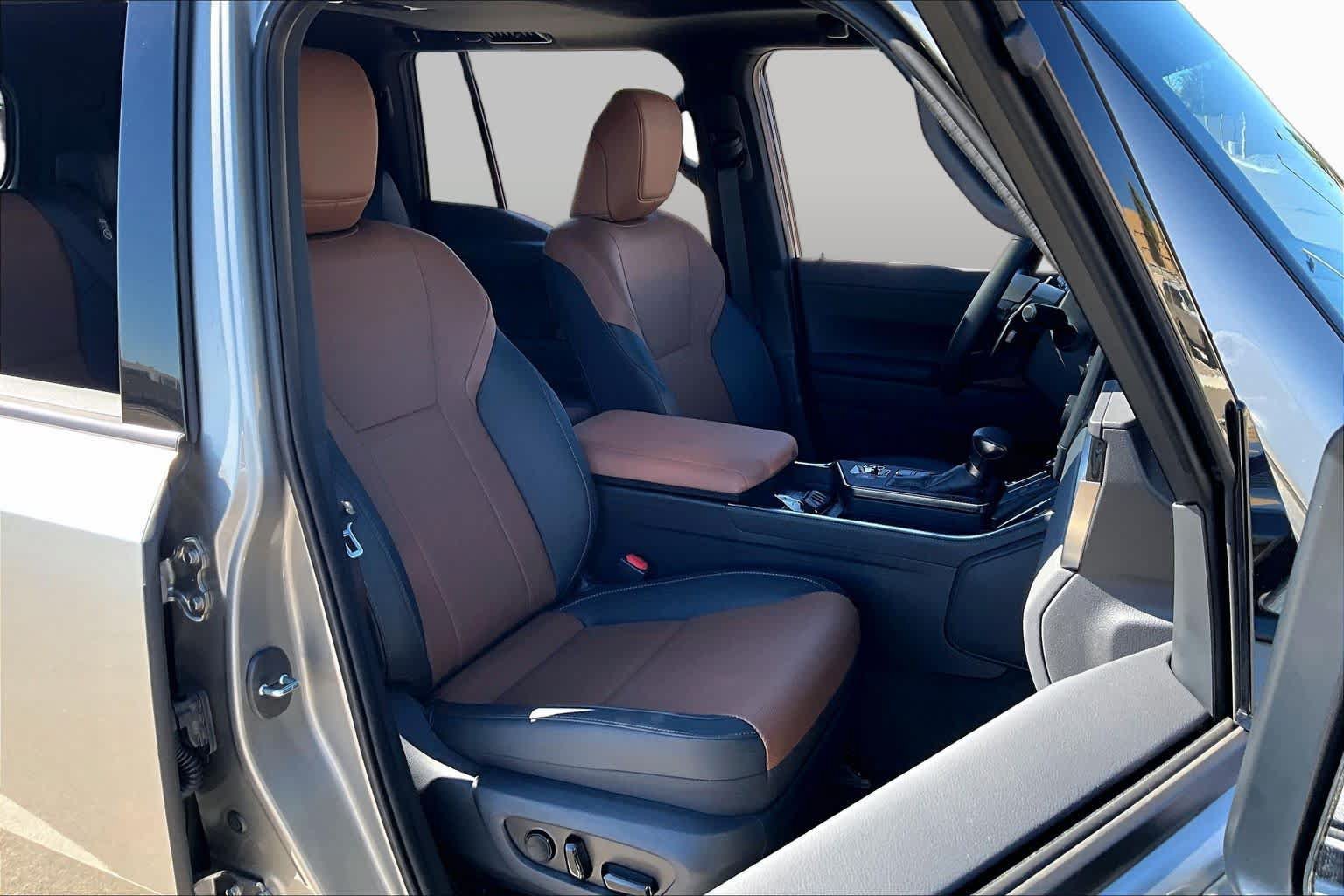 Certified 2026 Lexus GX 550 w/ Cold Area Package AWD/4WD image 9