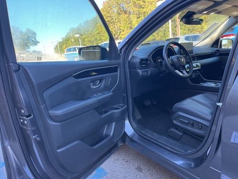 Used 2025 Honda Pilot EX-L image 4