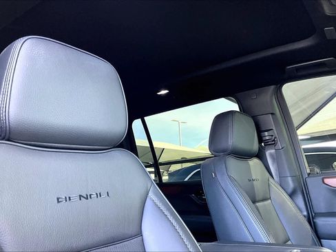 Used 2025 GMC Yukon XL Denali w/ Sun & Power Step Package image 14