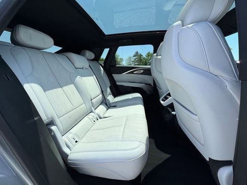 Used 2024 Cadillac Lyriq Luxury AWD/4WD image 35