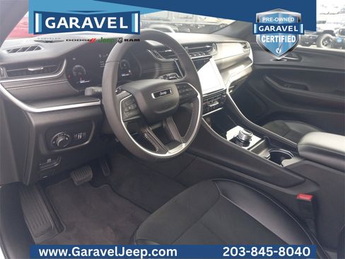 Used 2025 Jeep Grand Cherokee Altitude image 22