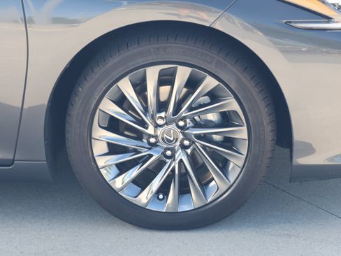 Used 2024 Lexus ES 350 Ultra Luxury w/ Accessory Package (Z2) FWD image 11
