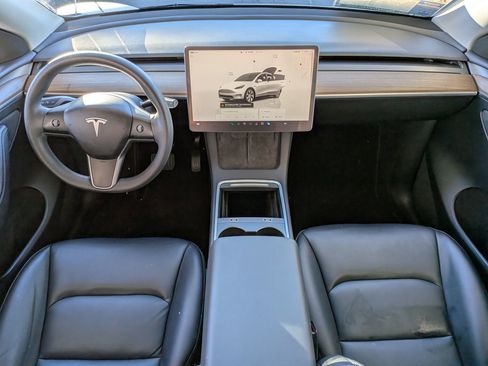 Used 2022 Tesla Model Y Long Range image 26