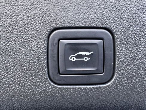 Used 2023 Cadillac Escalade ESV Sport Platinum w/ LPO, ONYX Package image 39