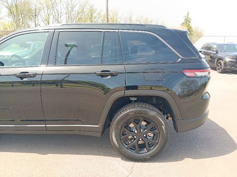 New 2026 Jeep Grand Cherokee Altitude AWD/4WD image 3