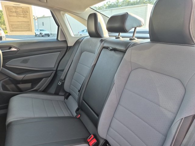 Used 2025 Volkswagen Jetta SE FWD image 19