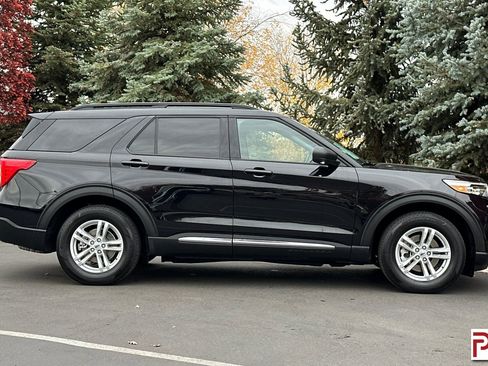 Used 2023 Ford Explorer XLT w/ Equipment Group 202A image 3
