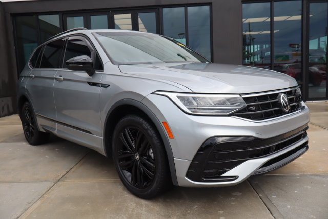 Used 2022 Volkswagen Tiguan SE R-Line FWD image 1