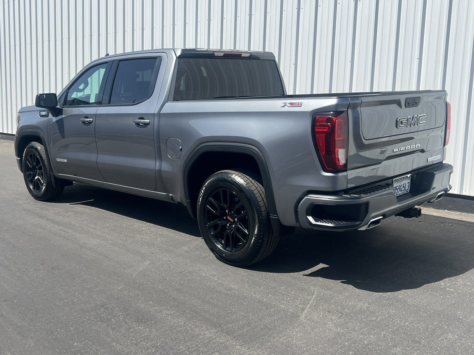 Used 2021 GMC Sierra 1500 Elevation w/ LPO, Elevation Black Package AWD/4WD image 4