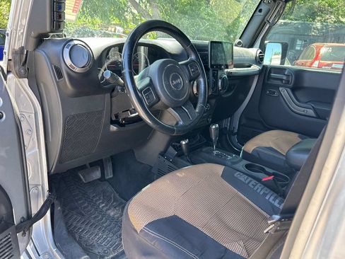 Used 2014 Jeep Wrangler Unlimited Sport w/ Quick Order Package 24S AWD/4WD image 2