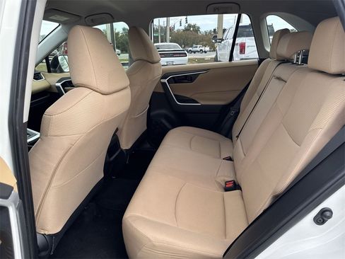 Used 2019 Toyota RAV4 LE image 28