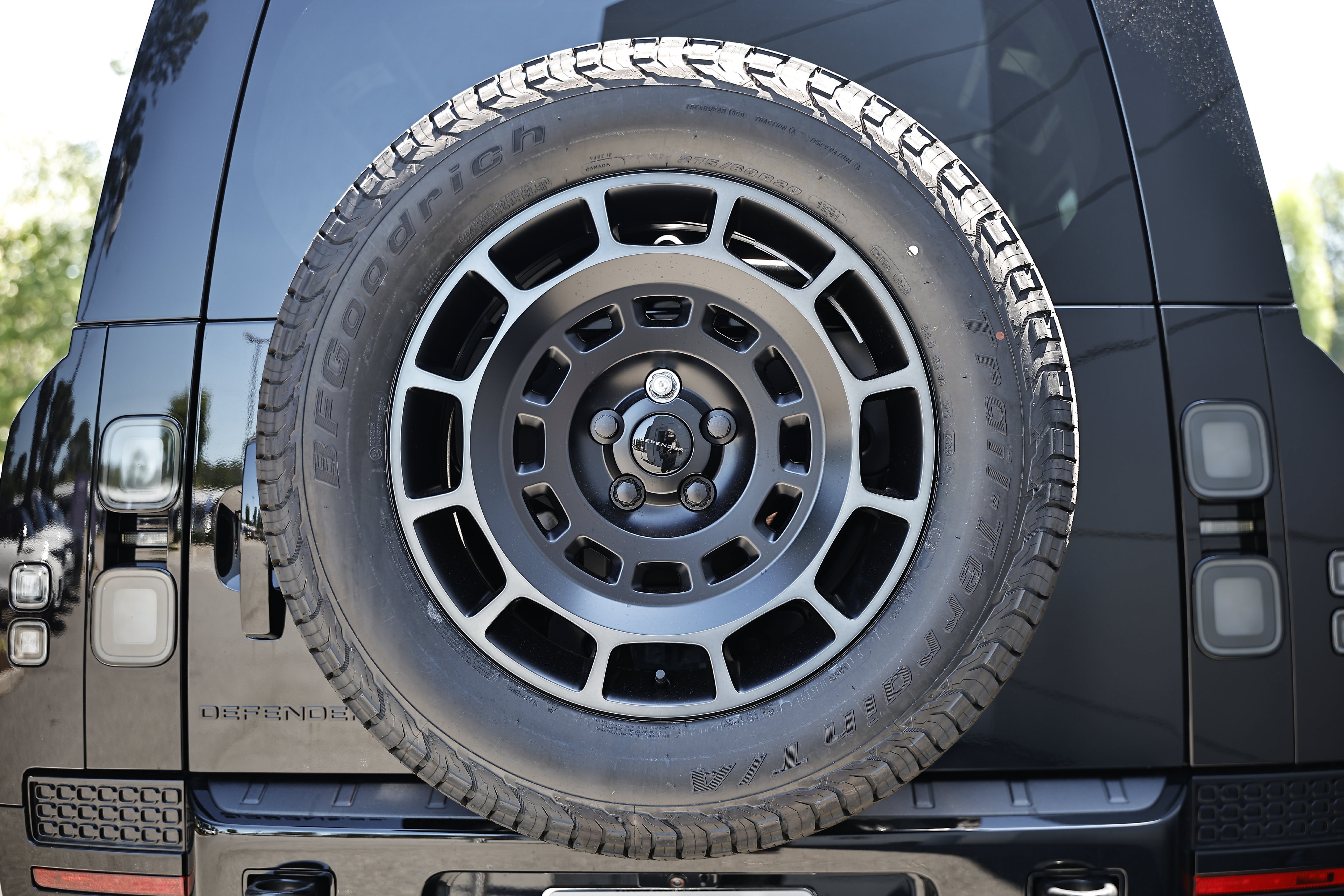 New 2026 Land Rover Defender 110 OCTA AWD/4WD image 13