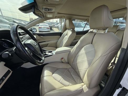 Used 2019 Toyota Camry XLE image 9