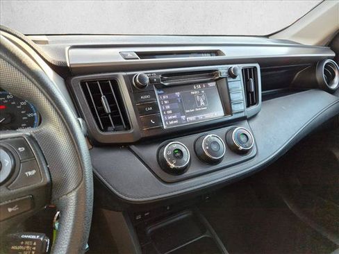 Used 2018 Toyota RAV4 LE FWD image 11