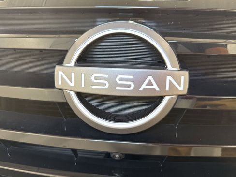 Used 2024 Nissan Pathfinder Platinum w/ Black Appearance Package AWD/4WD image 52