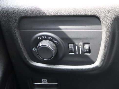 Used 2025 Jeep Grand Cherokee Altitude AWD/4WD image 31