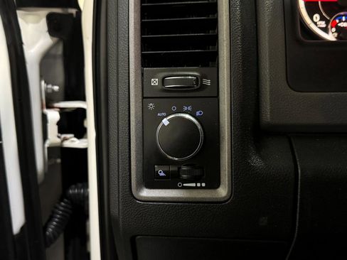 Used 2018 RAM 2500 Tradesman w/ Chrome Appearance Group image 24