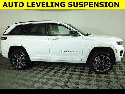Used 2022 Jeep Grand Cherokee Overland w/ Luxury Tech Group IV image 8