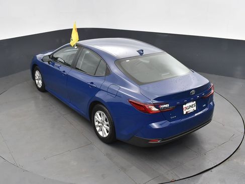Used 2025 Toyota Camry LE image 44