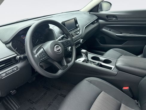Used 2024 Nissan Altima 2.5 S image 10