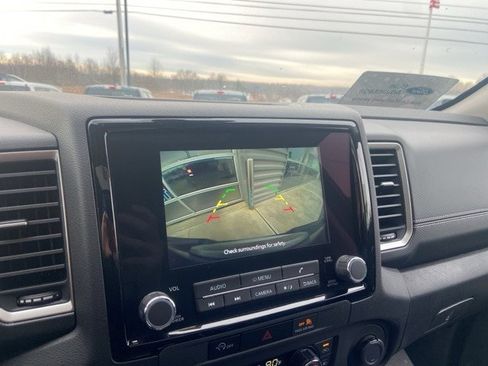 Used 2024 Nissan Frontier SL image 13