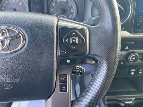 Used 2019 Toyota Tacoma TRD Sport AWD/4WD image 17