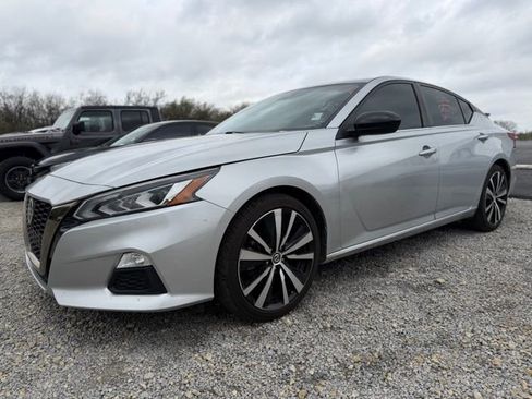 Used 2022 Nissan Altima 2.5 SR image 2
