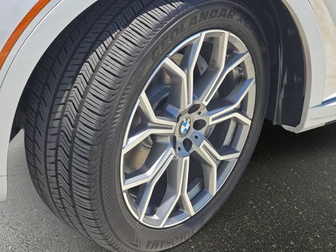 Used 2024 BMW X7 xDrive40i w/ Premium Package AWD/4WD image 38