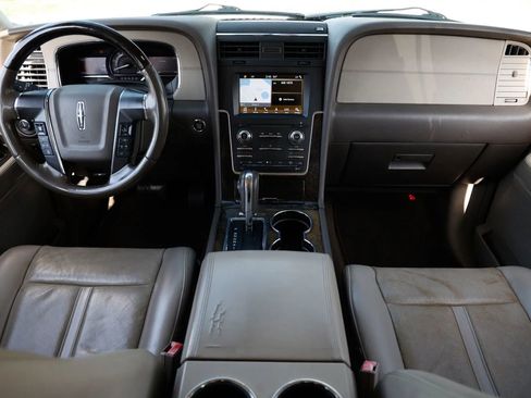 Used 2017 Lincoln Navigator Select image 2