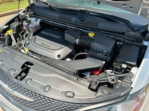 Used 2023 Chrysler Voyager LX image 23