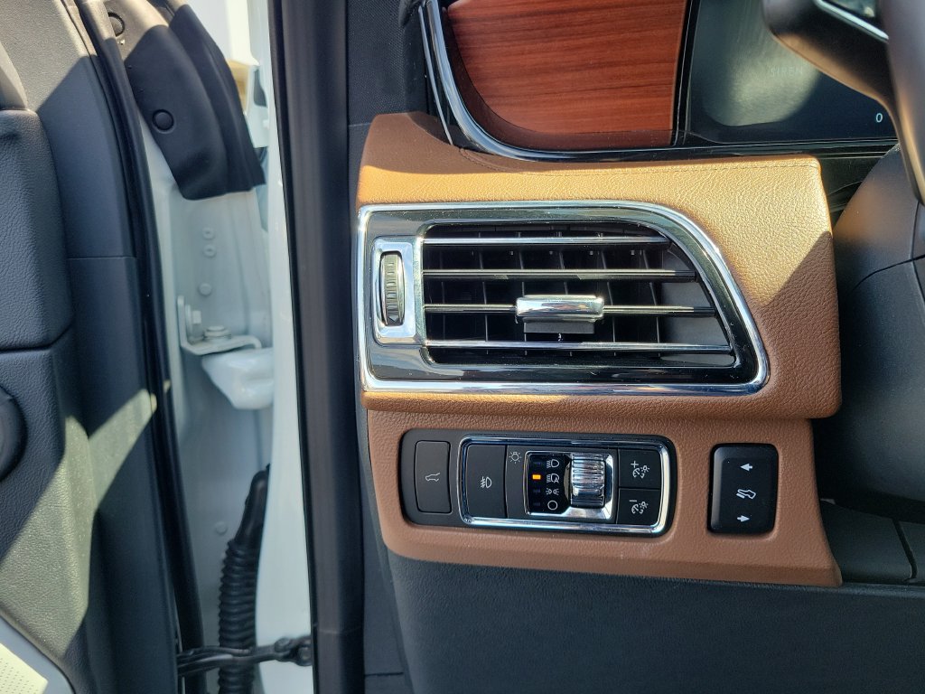 Used 2022 Lincoln Navigator L Reserve AWD/4WD image 22