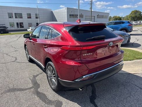 Used 2021 Toyota Venza Limited image 9