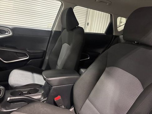 Used 2022 Kia Soul LX image 17