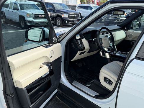 Used 2016 Land Rover Range Rover HSE image 16