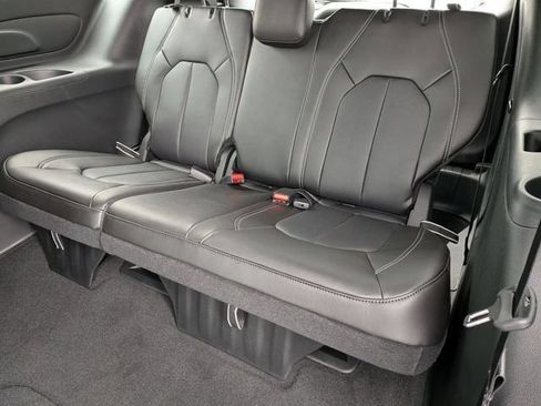 New 2027 Chrysler Pacifica Select FWD image 27