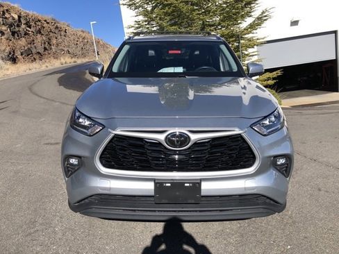 Used 2020 Toyota Highlander XLE image 4