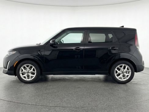 Used 2025 Kia Soul LX w/ LX Technology Package image 5