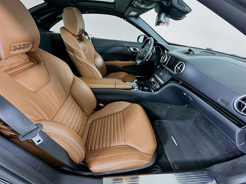Used 2017 Mercedes-Benz SL 550 image 28