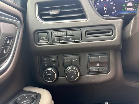 Used 2023 Chevrolet Suburban Z71 w/ Z71 Off-Road Package AWD/4WD image 25