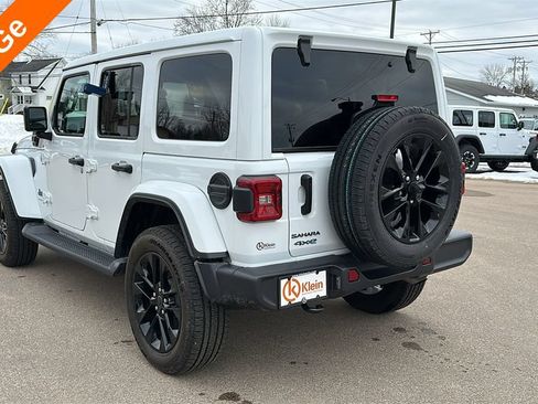 Used 2025 Jeep Wrangler Unlimited Sahara AWD/4WD image 6